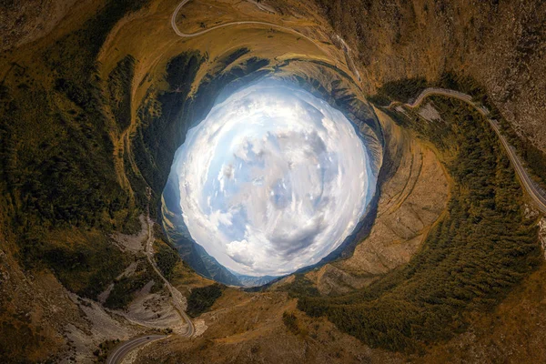 Disparo Helicóptero Fotografía Aérea Una Increíble Montaña Río Bosque Caminos — Foto de Stock