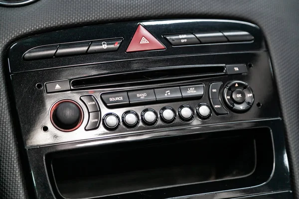 2019년 31일 러시아 노보시비르스크 308 오디오 플레이어 장치의 자동차 제어판 — 스톡 사진