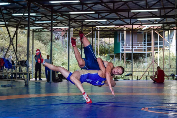 Altai Rússia Agosto 2019 Lutadores Greco Romanos Praticam Arremessos Golpes — Fotografia de Stock