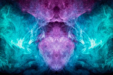 Koyu izole bir arka planda, parlak pembe, mavi ve mor bir duman. Boşluk dumanından arkaplan