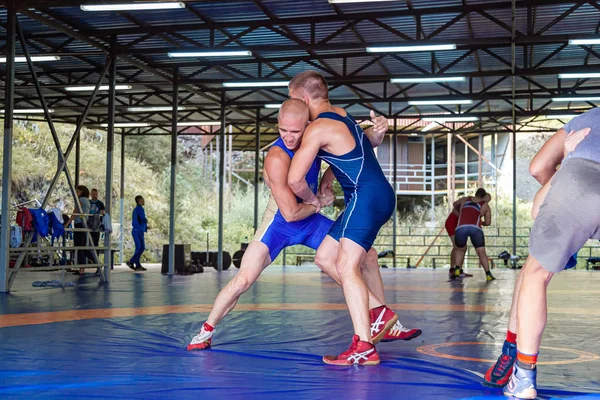 Altai Rússia Agosto 2019 Lutadores Greco Romanos Praticam Arremessos Golpes — Fotografia de Stock