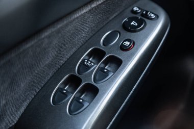 Novosibirsk, Rusya Temmuz 07, 2019: Honda Civic, yan kapı düğmeleri yakın çekim: pencere ayarı düğmeleri, kapı kilidi. modern araba iç: parçalar, düğmeler, düğme 