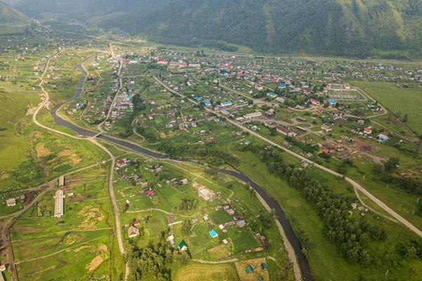 Panorama Van Bergen Met Klein Dorpje Altai Een Zomerse Heldere — Stockfoto