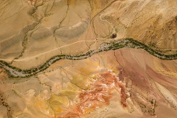 Lenyűgöző Panoráma Egy Hegyi Lánc Csúcsok Kanyon Vörös Agyag Felülnézet — Stock Fotó