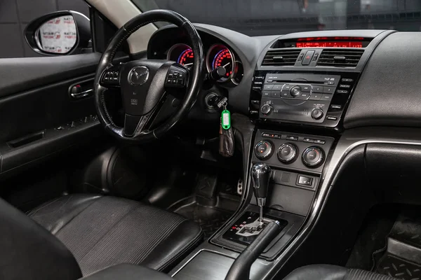 Novosibirsk Rússia Agosto 2019 Mazda Carro Luxo Preto Interior Volante — Fotografia de Stock