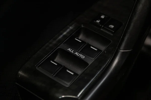 ノボシビルスク ロシア2019年8月19日 ホンダアコード サイドドアボタンのクローズアップ 窓調整ボタン ドアロック 現代車のインテリア ボタン — ストック写真