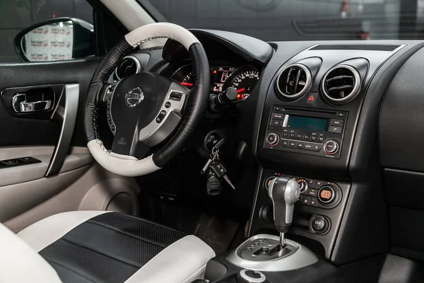 Novosibirsk Rússia Agosto 2019 Nissan Qashqai Carro Luxo Preto Interior — Fotografia de Stock