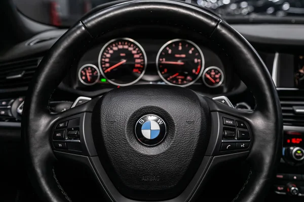 Novosibirsk Rusland Augustus 2019 Bmw Close Van Het Dashboard Snelheidsmeter — Stockfoto