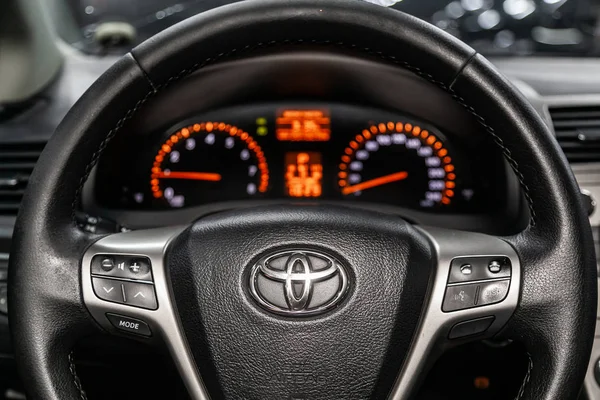 Nowosybirsk Rosja Sierpnia 2019 Toyota Avensis Zbliżenie Deski Rozdzielczej Prędkościomierz — Zdjęcie stockowe