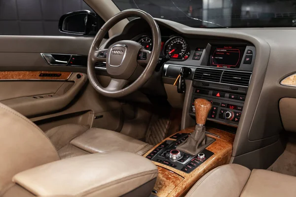 Novosibirsk Rússia Agosto 2019 Audi Carro Luxo Bege Interior Volante — Fotografia de Stock