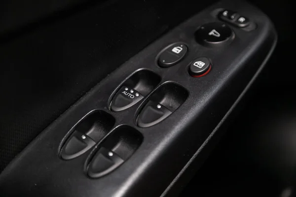 ノボシビルスク ロシア8月24 2019 ホンダシビック サイドドアボタンのクローズアップ 窓調整ボタン ドアロック 現代車のインテリア ボタン — ストック写真