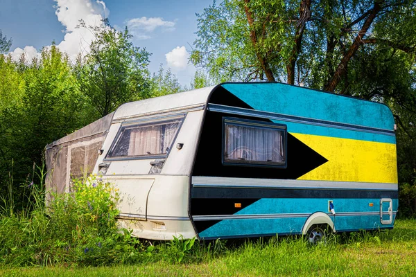 Reboque Carro Motor Home Pintado Bandeira Nacional Bahamas Está Estacionado — Fotografia de Stock