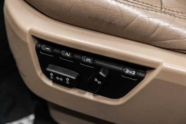シート調整ボタンのクローズアップ 現代の車のインテリア — ストック写真