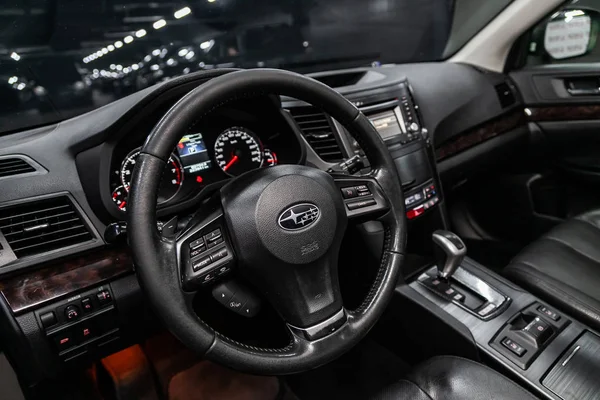 Novosibirsk Rússia Agosto 2019 Subaru Outback Black Luxury Car Interior — Fotografia de Stock