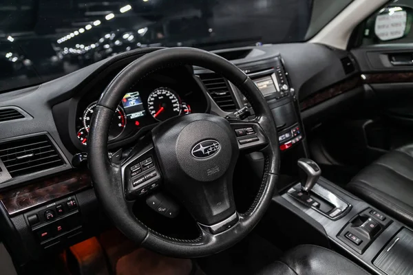 Novossibirsk Russie Août 2019 Subaru Outback Voiture Luxe Noire Intérieur — Photo