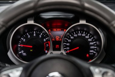 Odometer, hız göstergesi, takometre, yakıt leve ile Gösterge otomobil paneli kapatın