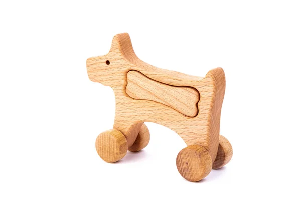 Foto Cão Madeira Com Osso Sobre Rodas Faia Brinquedo Feito — Fotografia de Stock