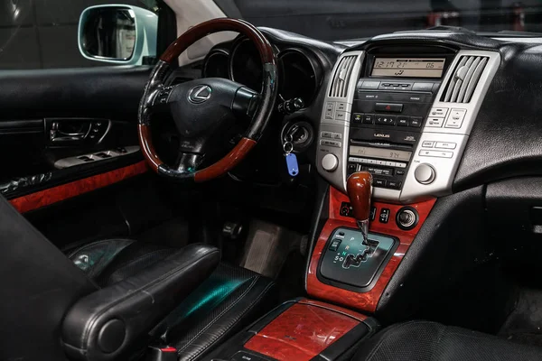 Novosibirsk Rusia Agosto 2019 Lexus 300 Coche Lujo Interior Volante —  Fotos de Stock