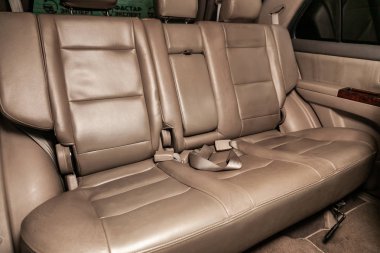 Novosibirsk, Rusya 30 Ağustos 2019: Kia Sorento, Deri iç tasarım, araç yolcu su ve koltuk kemerli sürücü koltukları. 