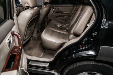 Novosibirsk, Rusya 30 Ağustos 2019: Kia Sorento, Deri iç tasarım, araç yolcu su ve koltuk kemerli sürücü koltukları. 