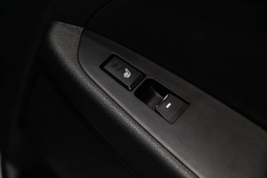 Novosibirsk, Rusya 30 Ağustos 2019: Hyundai Tucson, araba panelinde koltuk ısıtma düğmeleri siyah yakın çekim, hiçbir ticaret işareti 