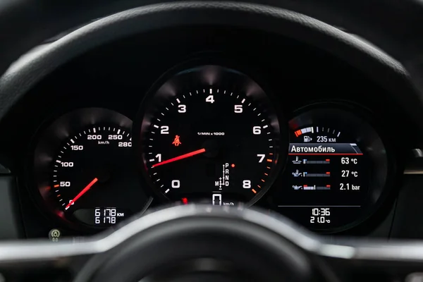 Nowosybirsk Rosja Września 2019 Porsche Macan Zamknij Instrument Panel Samochodowy — Zdjęcie stockowe