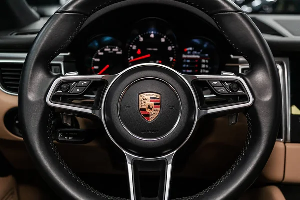 Novosibirsk Russland September 2019 Porsche Macan Schwarzer Luxus Innenraum Armaturenbrett — Stockfoto