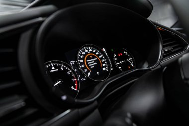 Odometer, hız göstergesi, takometre, yakıt leve ile Gösterge otomobil paneli kapatın