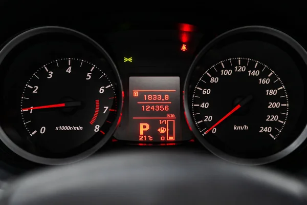 Novosibirsk 2019 Mitsubishi Lanser Close Instrument Car Panel Odometer Spirometer — 스톡 사진