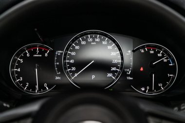 Odometer, hız göstergesi, takometre, yakıt leve ile Gösterge otomobil paneli kapatın