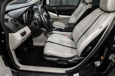 Novosibirsk, Rusya 11 Eylül 2019: Mazda Cx-7, Siyah Lüks Araba İçişleri - direksiyon, vites kolu, multimedya sistemi, sürücü koltukları ve gösterge paneli