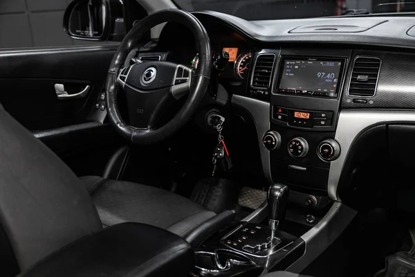 Novosibirsk Rússia Setembro 2019 Actyon Ssangyong Carro Luxo Preto Interior — Fotografia de Stock