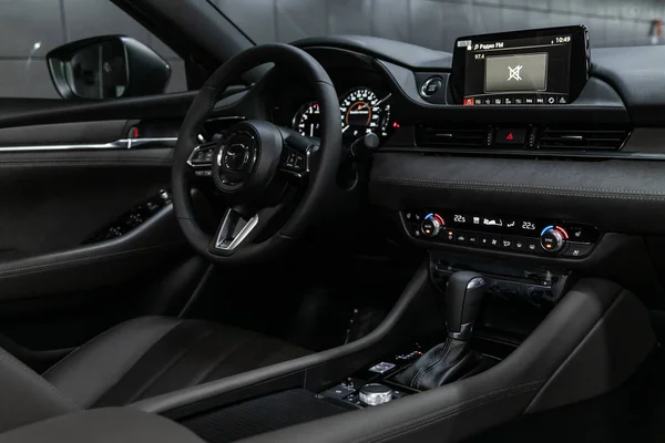 Novosibirsk Rússia Outubro 2019 Mazda Carro Luxo Preto Interior Volante — Fotografia de Stock