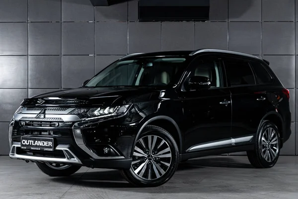 Novosibirsk Rússia Outubro 2019 Novo Mitsubishi Outlander Preto Vista Frontal — Fotografia de Stock