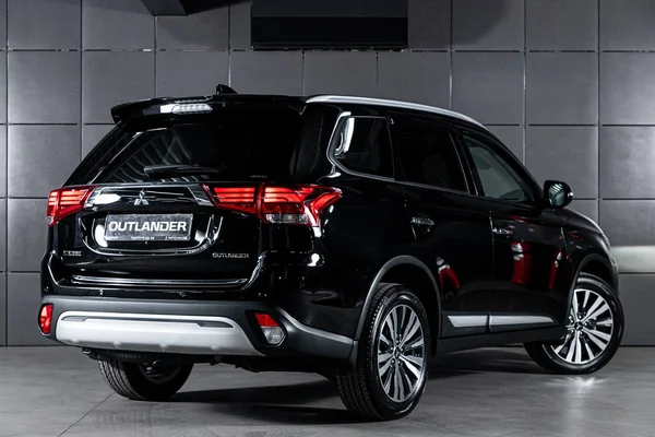 Novosibirsk Ρωσία Οκτώβριος 2019 Νέο Μαύρο Mitsubishi Outlander Πίσω Όψη — Φωτογραφία Αρχείου