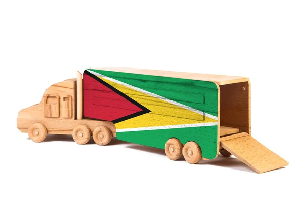 Крупный План Деревянного Игрушечного Грузовика Раскрашенным Национальным Флагом Гайаны Концепция — стоковое фото
