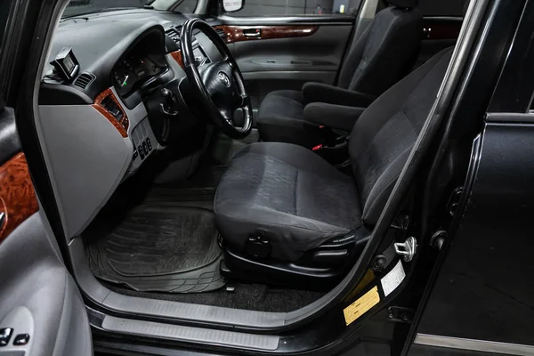 Новосибірськ Росія Вересня 2019 Toyota Avensis Verso Black Luxury Car — стокове фото