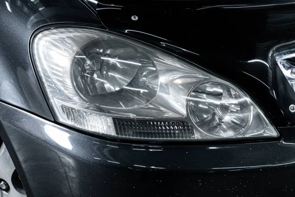 러시아 노보시비르스크 2019 Toyota Avensis Verso Black Car Headlights Led — 스톡 사진