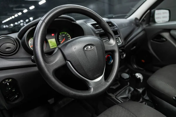 Novosibirsk Rusland September 2019 Lada Kalina Zwarte Auto Binnenland Dashboard — Stockfoto