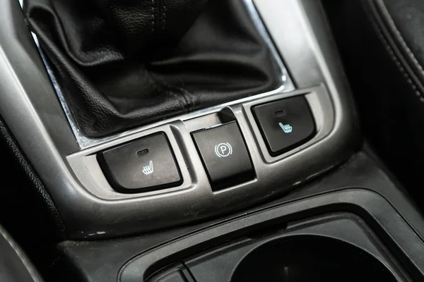 2019年9月18日 俄罗斯Novosibirsk Chevrolet Captiva 关闭座位加热按钮 现代汽车内部 — 图库照片