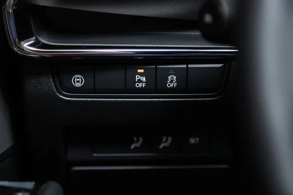 2019年10月29日 俄罗斯Novosibirsk 新的Mazda 停车系统按钮 现代汽车内部 — 图库照片
