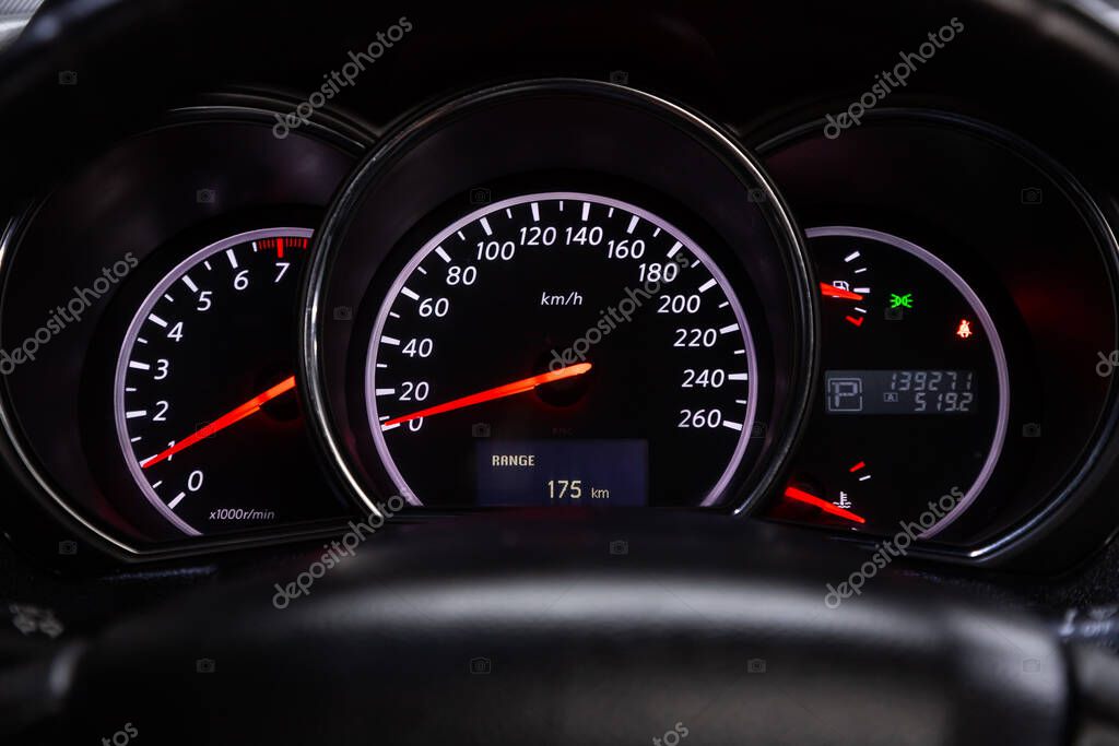 Novosibirsk Russia Marzo 2020 Nissan Murano Pannello Auto Tachimetro  Digitale — Foto Editoriale Stock © everyonensk #378464866