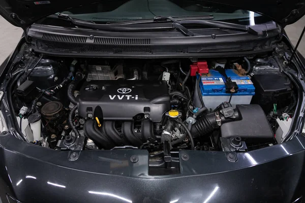 Nowosibirsk Russland April 2020 Toyota Yaris Nahaufnahme Eines Sauberen Motorblocks — Stockfoto