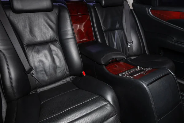 Novosibirsk Russia May 2020 Lexus Comfort Car 清洁汽车内部 黑色后座 头枕和安全带 — 图库照片