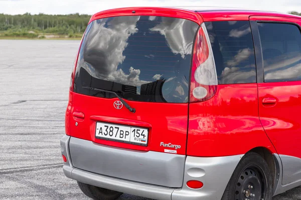 Novosibirsk Russia 2020 Red Hatchback Toyota Funcark Compact Universal Car — 스톡 사진