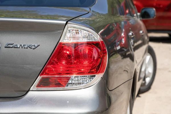 2020年5月3日 丰田汽车公司 Toyota Camry 详细介绍 灰色Suv的漂亮干净灰色尾灯 — 图库照片