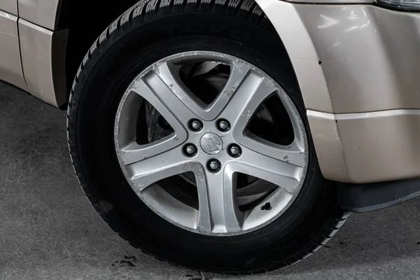 Novoszibirszk Oroszország Április 2020 Suzuki Grand Vitara Car Wheel Gray — Stock Fotó