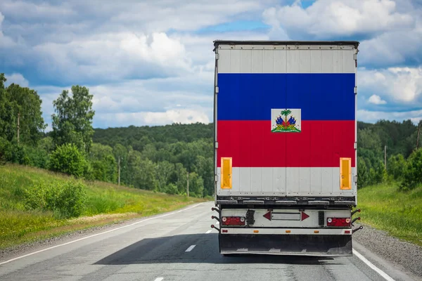 Camión Con Bandera Nacional Haití Representada Puerta Trasera Lleva Mercancías — Foto de Stock