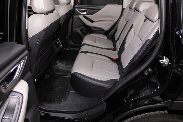 2020年6月6日 Subaru Forester 皮革室内设计 汽车乘客和司机座椅 安全带 — 图库照片
