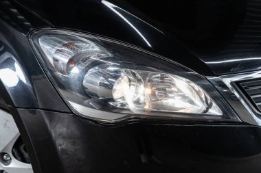 Novosibirsk / Rusya 3 Haziran 2020: Kia Ceed, dış görev. Modern araba ksenon lambasına yakın.